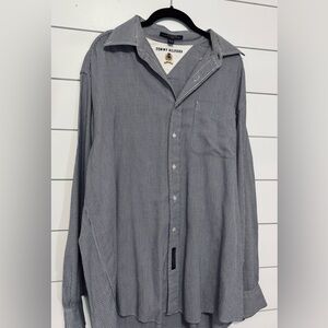 Vintage Tommy Hilfiger Men’s Tailored Button Down Long Sleeved Shirt